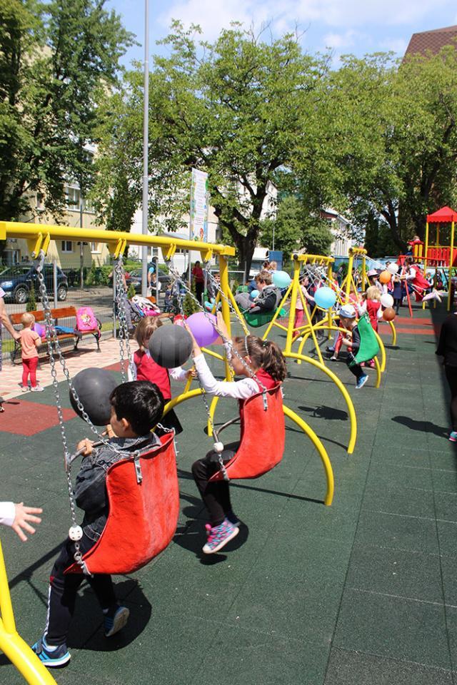 Locul de joacă modern, pus la dispoziţia copiilor şi părinţilor din cartierul Zamca