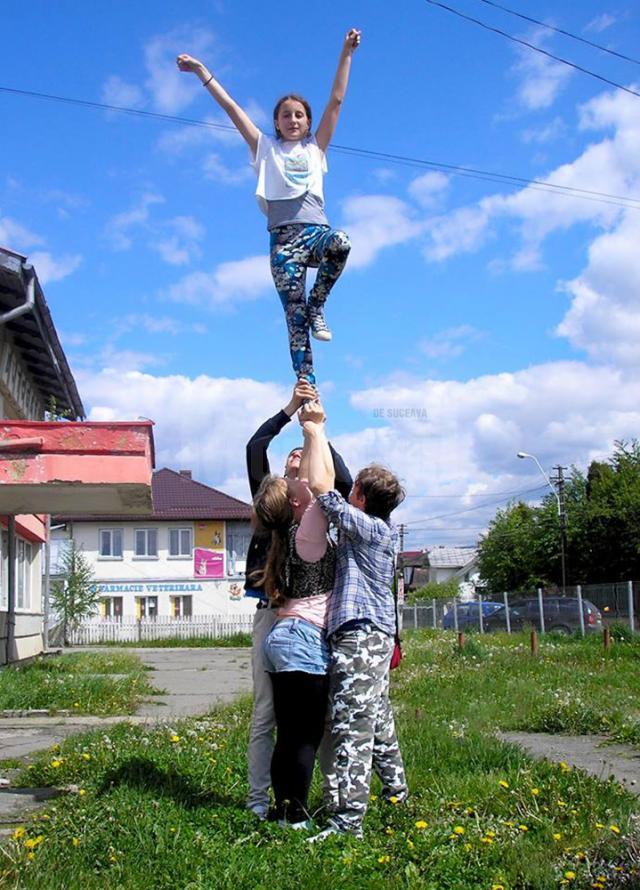 Sportivi din Moldoviţa, vicecampioni naţionali la Campionatul de Majorete de la Bistriţa