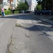 Pericol public pe strada Narciselor, din cauza craterelor apărute în urma lucrărilor făcute „nemţeşte”