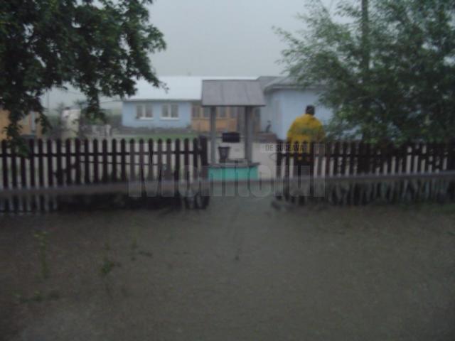 „Cod galben” de inundaţii pe bazinul superior şi afluenţii râurilor Moldova, Suceava şi Bistriţa