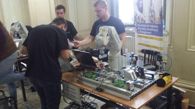 Echipa USV în concurs la proba „Sisteme mecatronice” cu robot industrial