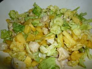 Salată în straturi, de pui cu ananas - Foto: mi-aime-zot-tout.com