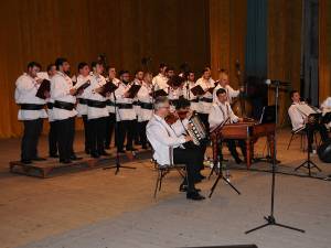 Corala Bărbătească „Armonia”  din Constanţa şi Orchestra Folclorică „Muzica Divertis”
