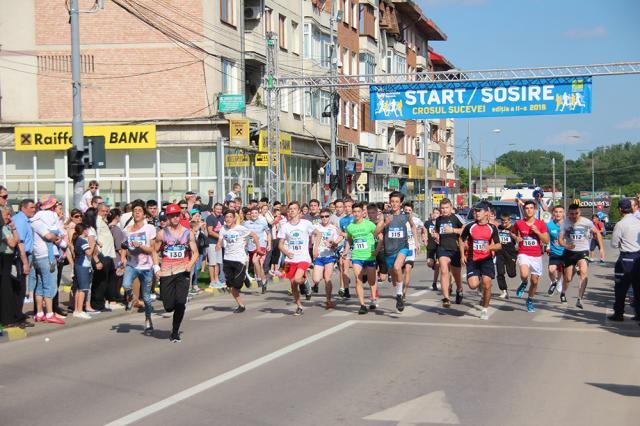 Crosul Sucevei a strâns la start peste 320 de participanţi