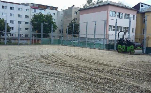 Teren de sport lângă Școala Nr. 8 din George Enescu, cu intrare liberă pentru cei care vor să facă mişcare
