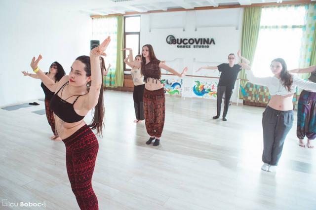 Cursuri de bellydance tribal cu Bianca Coştiug, finalistă la „Românii au talent”