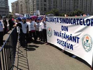 Angajaţi din educaţie din toată ţara au mers pentru miting la Bucureşti