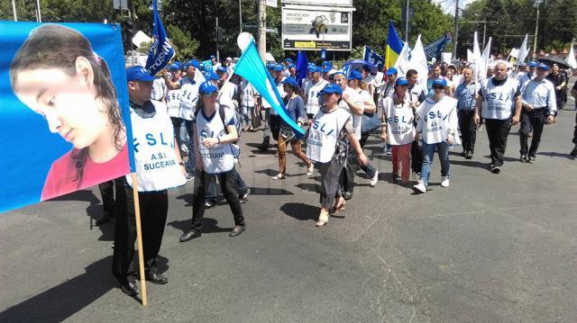Aproape 200 de profesori din judeţ au protestat ieri la Bucureşti