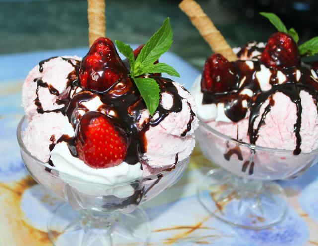 Salata de fructe cu înghețată. Foto: ceruline.wordpress.com