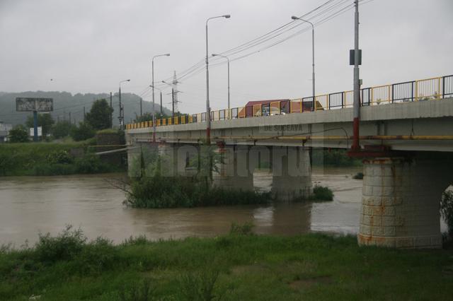 În ciuda ploilor abundente care s-au abătut peste întreg judeţul Suceava, până aseară, la ora 20.00, nu s-au înregistrat probleme ieşite din comun