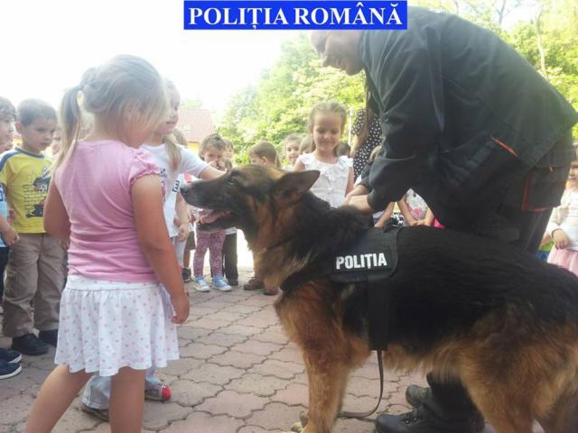 Poliţiştii au organizat „Roata Prevenirii”, în centrul Sucevei