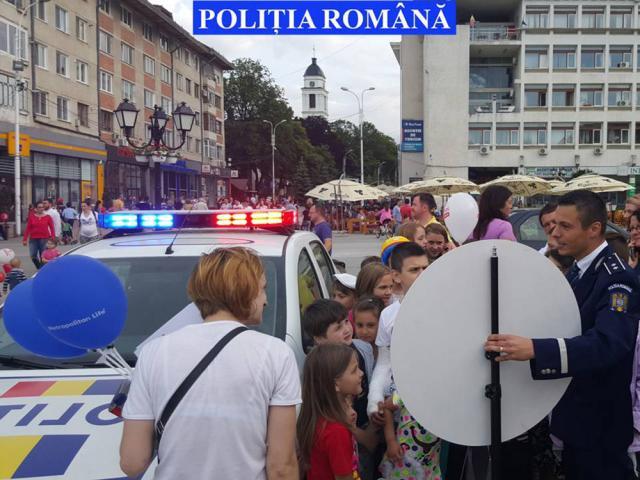 Poliţiştii au organizat „Roata Prevenirii”, în centrul Sucevei