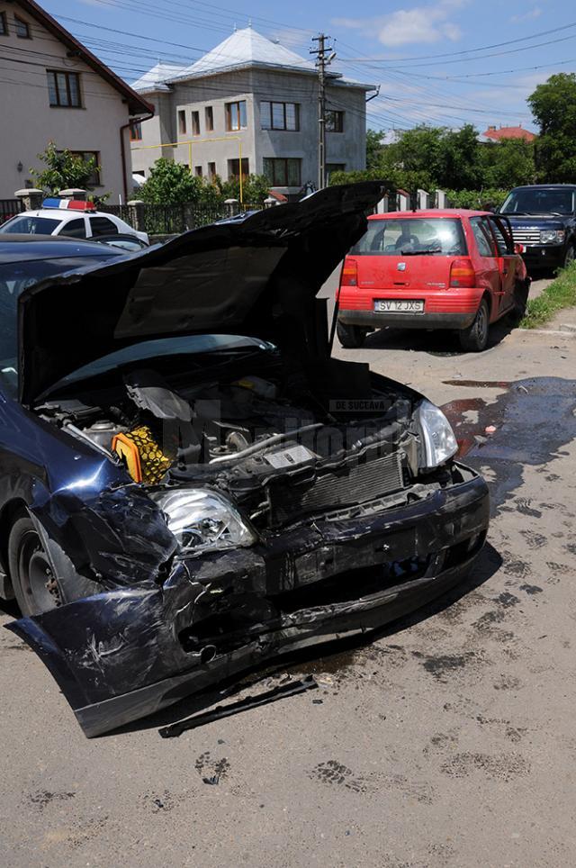 Un copil a ajuns la spital, după ce maşina condusă de tatăl său a fost izbită în plin de alt vehicul