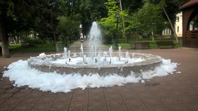 Fântâna spumantă din Parcul Central - o glumă repetată aproape săptămânal