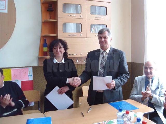Acord de parteneriat între Şcoala „George Voevidca” Câmpulung şi Gimnaziul Nr. 6 Cernăuţi
