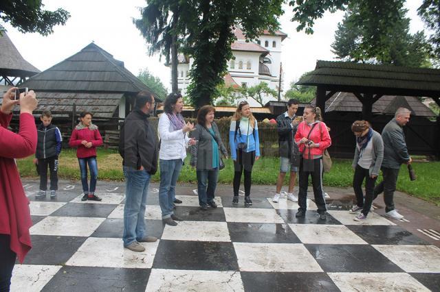 Elevi şi profesori din Cernăuţi, în vizită la Şcoala „George Voevidca” din Câmpulung