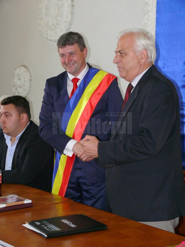 Consilierii locali au fost validaţi în funcţie şi au depus jurământul, alături de Cătălin Coman, primarul municipiului Fălticeni