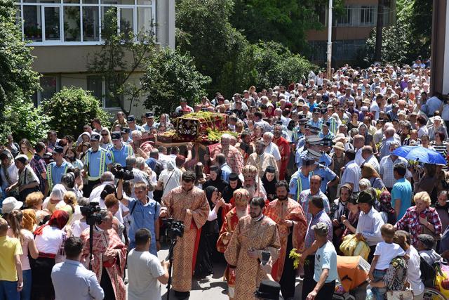 În procesiune pe străzile Sucevei
