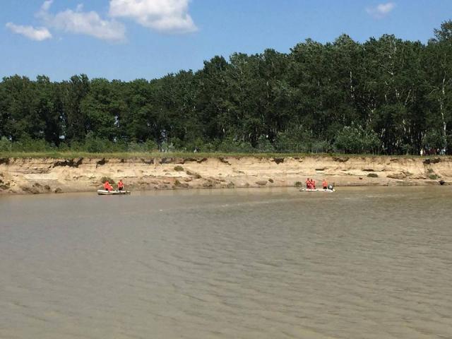 Doi tineri de 20 de ani s-au înecat în râul Suceava, la Liteni