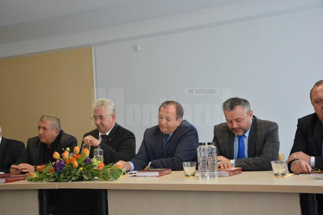 Prefectul Constantin Harasim, primarul Ion Lungu, Gheorghe Flutur, preşedintele CJ Suceava, deputatul PNL de Suceava Ioan Balan