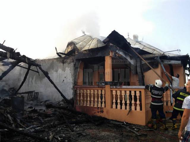 Doi soţi au ajuns la spital, după un puternic incendiu în gospodărie