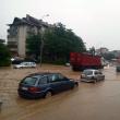 Străzi acoperite de apă din cauza ploilor torenţiale abătute asupra Sucevei