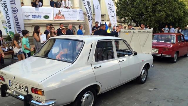 Suceveanul Dănuţ Crainiciuc, locul I la concursul de eleganţă la care a participat „crema” automobilelor retro
