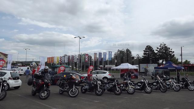 Motociclişti din toată ţara, astăzi, în parcarea Shopping City Suceava