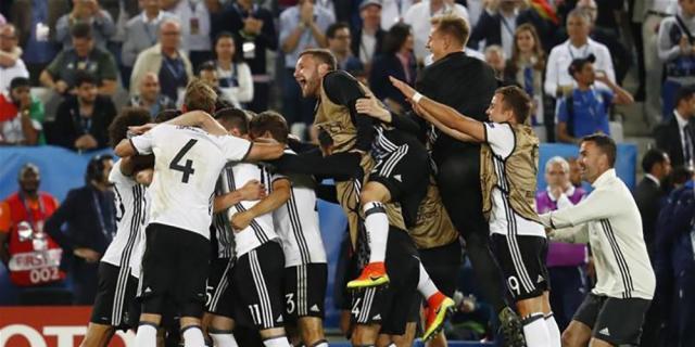 Pentru prima oară în istorie, Germania a eliminat Italia la un turneu final, după 9 încercări Foto: digisport.ro