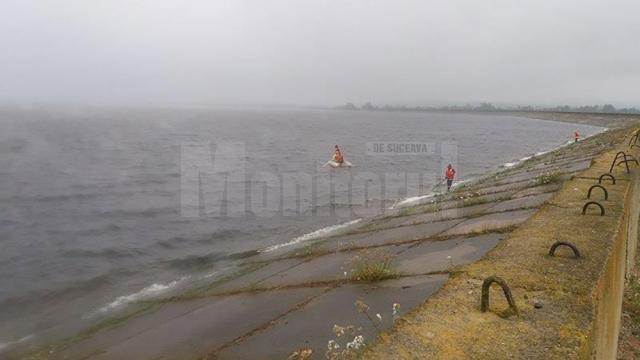 Moarte groaznică a unei tinere de 19 ani: a alunecat de pe un dig şi s-a înecat, în timp ce se plimba cu prietenul ei