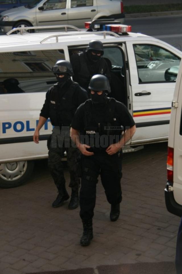 Poliţiştii din Iaşi au efectuat luni patru percheziţii în judeţele Iaşi şi Suceava