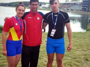Larisa Roșu și Cosmin Pascari, doi dintre canotorii favoriți la medalii, alături de antrenorul Ioan Despa