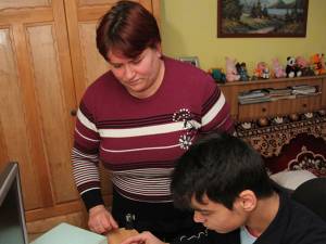Asistentul maternal Aurelia Palamariuc se ocupă de educaţia copiilor aflaţi în plasament