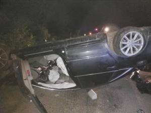 Maşina răsturnată