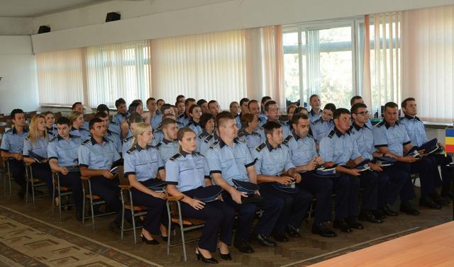 51 de poliţişti noi proveniţi din viaţa civilă au depus jurământul de credinţă