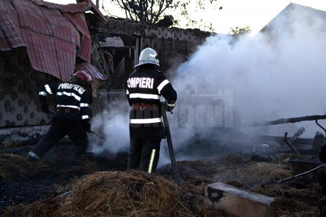 O sală de nunţi şi un magazin au ars în noapte, la jumătate de an după un alt incendiu în aceeaşi locaţie