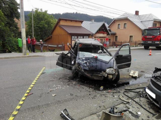 Cinci oameni au ajuns la spital, după ce un şofer de 20 de ani a depăşit o coloană de maşini