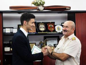 Adrian Gabriel Florescu a fost premiat de şeful Statului Major al Forţelor Terestre. Foto: Nicusor Comănescu