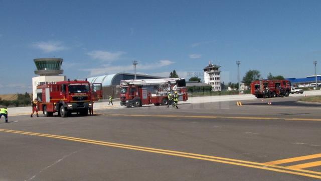 Exerciţiu de simulare a unui incendiu, la aterizarea unui avion de pasageri