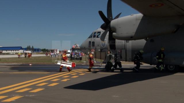 Exerciţiu de simulare a unui incendiu, la aterizarea unui avion de pasageri