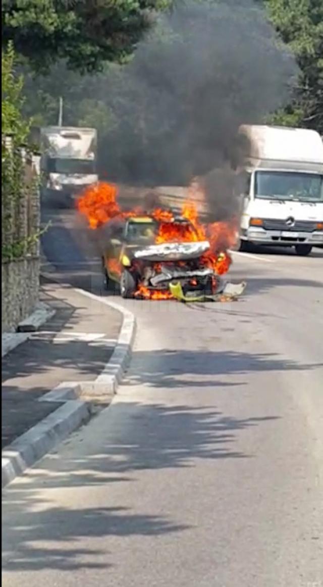 Taximetrul a ars aproape în totalitate în urma incendiului izbucnit la motor