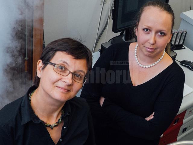 Emilia Moroşan (stânga) şi o fostă studentă, Eteri Svanidze, din echipa de cercetători de la Rice University