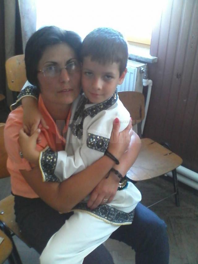 Aproximativ 30 de oameni au răspuns apelului umanitar pentru tratamentul Mihaelei Divisevici, bolnavă de cancer