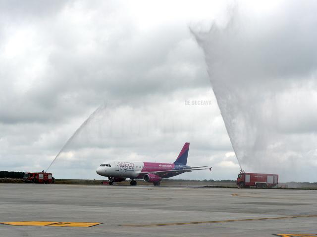 Aeronava Wizz Air a primit botezul pe Aeroportul „Ştefan cel Mare” din Suceava