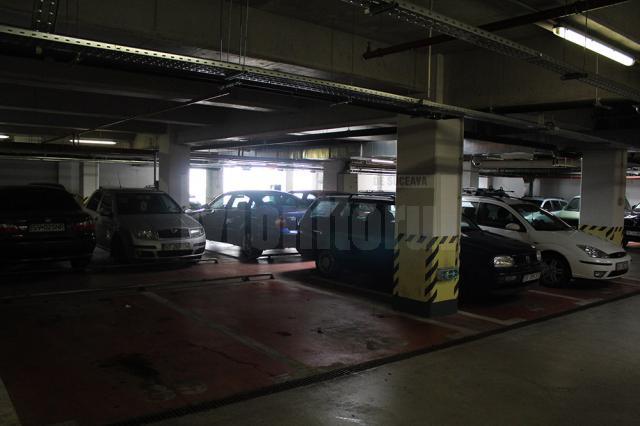 Spaţii de parcare libere, în parcarea II, chiar de contorul indica 0 disponibile