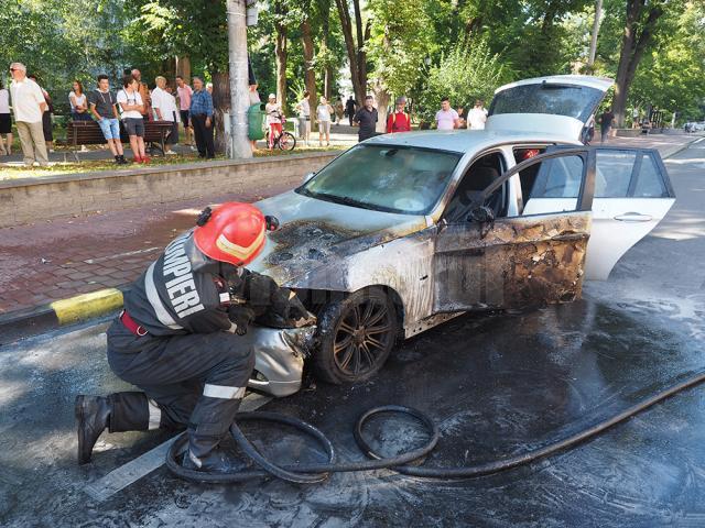 Cum arată maşina după incendiu