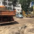 Amenajarea unei parcări de reşedinţă în Suceava, blocată de maşinile parcate în şantier
