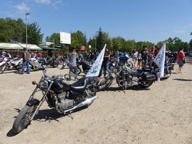 Câteva sute de motociclişti au participat la ediţia de anul acesta a Black & White Motorfest