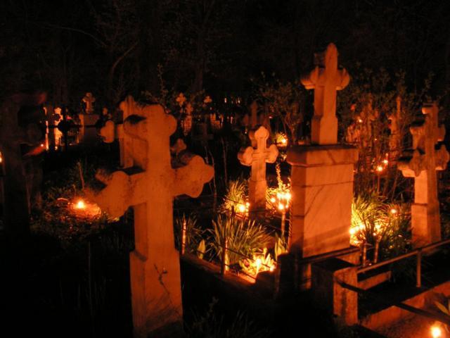 Pomenirea celor adormiţi. Foto: cuvantul-ortodox.ro
