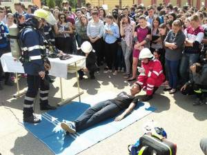 Exerciţiu de evacuare în caz de cutremur urmat de incendiu la Colegiul "Alexandru cel Bun"